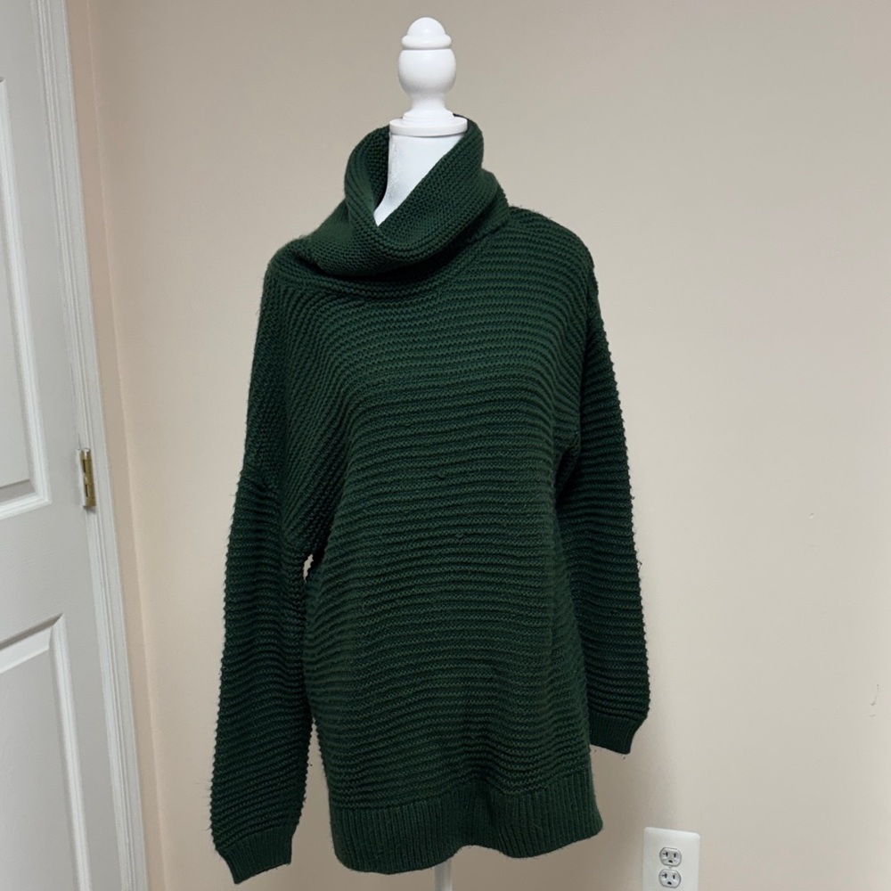 Women’s Cozy Green Turtleneck Sweater